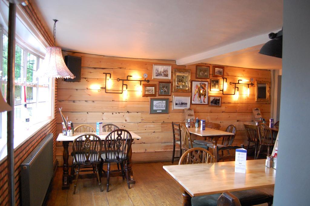 Hotel The Pug & Greyhound Great Glen Exterior foto